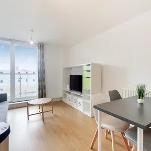 Free Parking - Two Bed By Docklands Apartment London