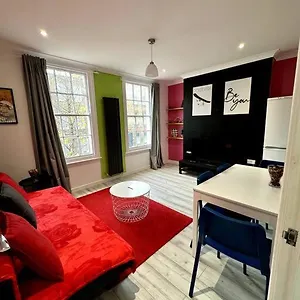 The Hidden Gem *2-bed Apt* London