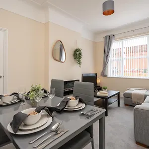 Large Cosy House - Free On Street Parking Holiday home Liverpool
