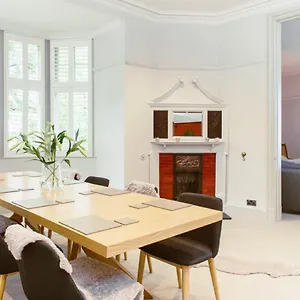 Ramsay Gardens - Grand 4-bedroom Next To Castle Apartment Edinburgh